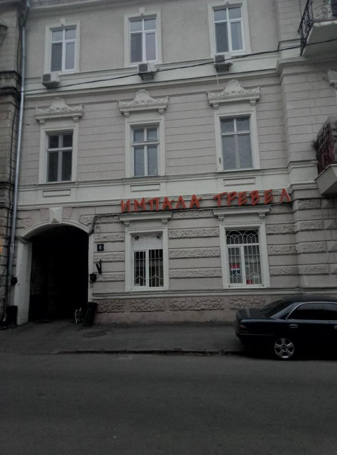 White Door Apartments Mansard Heart Of Odessa 2 Zewnętrze zdjęcie